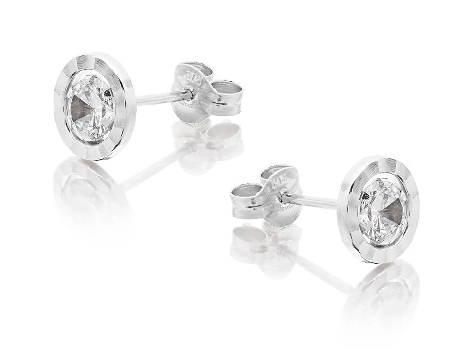 9ct White Gold Cubic Zirconia Stud Earrings - 7mm - G3007 2 9ct White Gold Cubic Zirconia Stud Earrings - 7mm - G3007 - Image 2